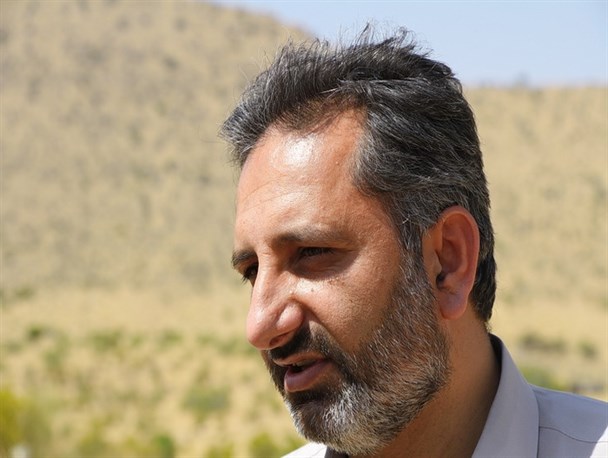 مبارزه بیولوژیک با رهاسازی زنبور براکون وتریکوگراما در گلخانه های حاجی آباد