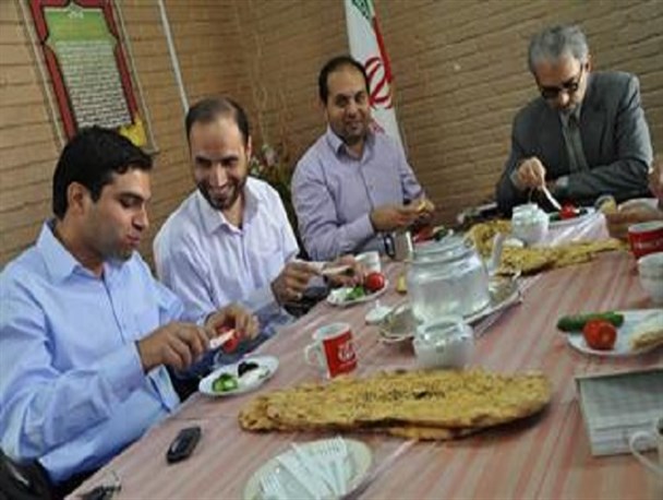 لطفاً مزاحم صبحانه خوردن کارمندان نشوید!/ آیا وقت تنها برای کارمندان طلاست؟