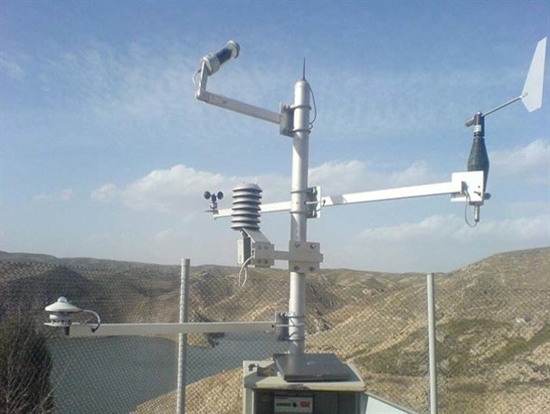 سرعت 65 کیلومتر بر ساعتی باد در آشتیان/ همه مدارس دایر هستند