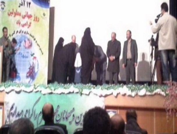 دعوت خودمانی دانش آموز نابینای همدانی از استاندار همدان