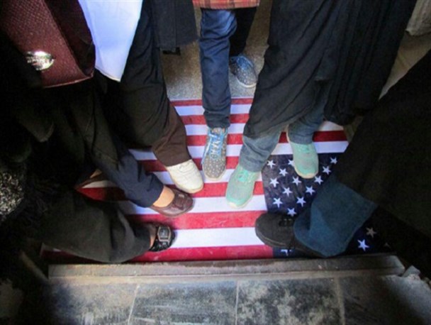 نمایشگاه استکبار ستیزی ۱۶ آذر در رفسنجان برپا شد / تصاویر