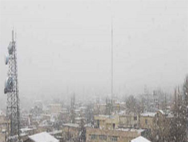 بارش برف در سمیرم/تصویری
