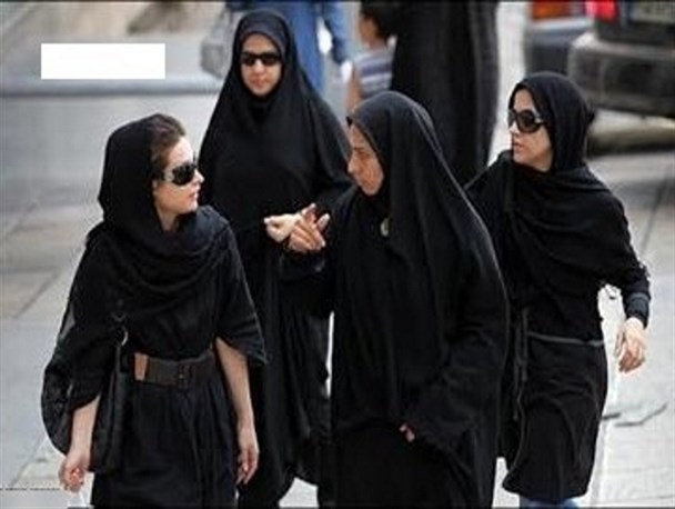 دشمن زنان ما را مورد ملعبه قرار داده است / بد حجابی در جامعه بیداد میکند