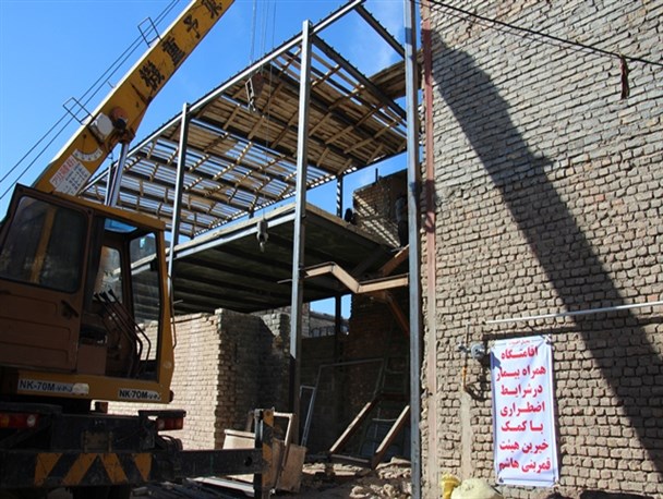 ساخت اقامتگاه همراه بیمار در شرایط اضطراری به همت هیئت قمر بنی هاشم(ع)قاین