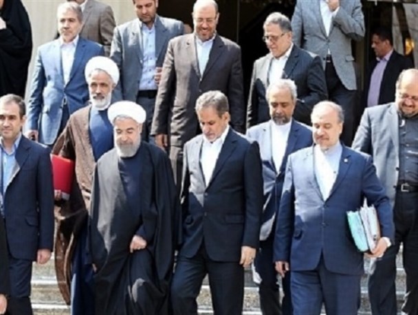 دم خروس رفتارهای دوگانه دولت و اصلاح طلبان بیرون زد