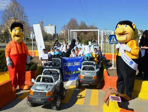 آموزش مباحث ترافیکی در مدارس دورود+تصاویر