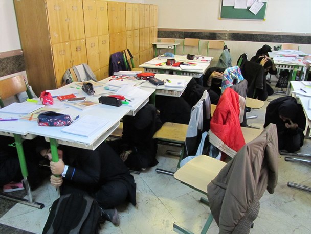 مانور زلزله در تمام مدارس شهرستان و روستاهای نیشابور برگزار شد