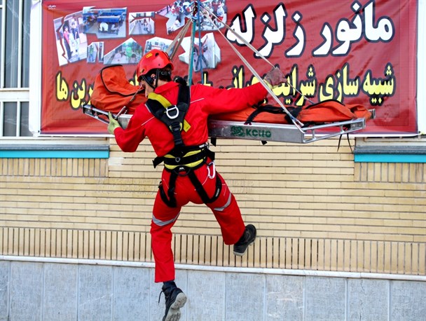 مانور بزرگ زلزله با حضور مسئولین در نیشابور از دریچه دوربین