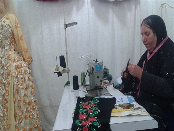 تلاش برای زنده ماندن اصالت/ زن یاسوجی که 25 سال زندگی اش را با چرخ خیاطی می گذراند + تصاویر