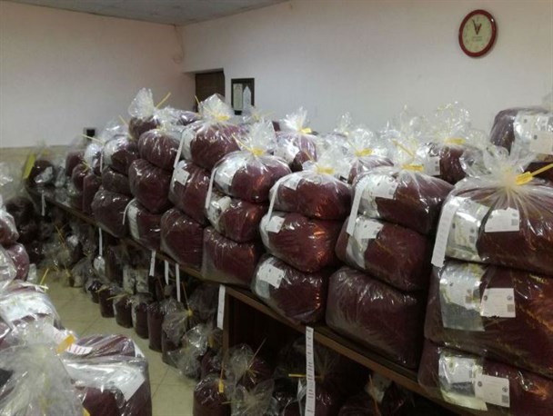 انبارداری؛ سهم خراسان جنوبی از طرح خرید توافقی زعفران/ از نبود برنامه برای صادرات تا خروج زعفران از خراسان جنوبی بدون ارزش افزوده