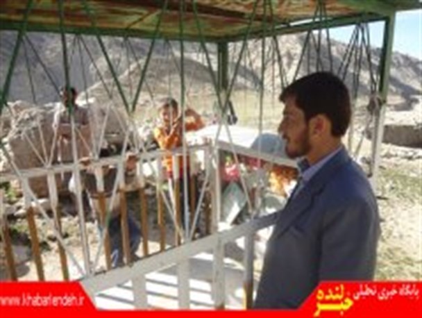 دیدار فرمانده سپاه ناحیه لنده از خانواده شهید در محروم ترین نقطه شهرستان لنده