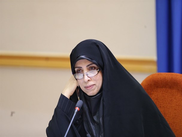 اداره کشور براساس حقوق است نه سیاست و بهداشت/ قوانین دست وپاگیر برای اجراشدن اقتصادمقاومتی در حال شناسایی است