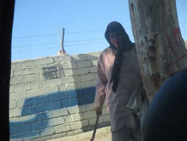 مادری منتظر کمک ماست