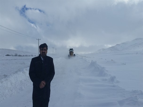 مسدودشدن راه 40 روستای میاندوآب در پی بارش سنگین برف