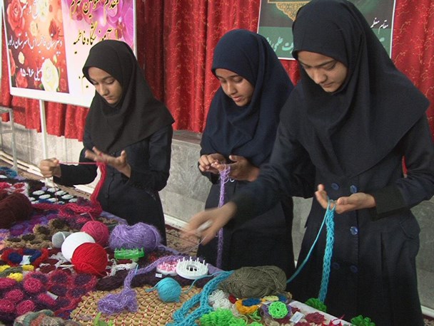 اجرای طرح ابتکاری «صبح و هنر» در یکی از دبیرستان های راور