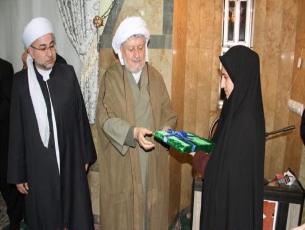 تجلیل از بانوی پاوه ای کاتب قرآن کریم در پاوه + تصاویر