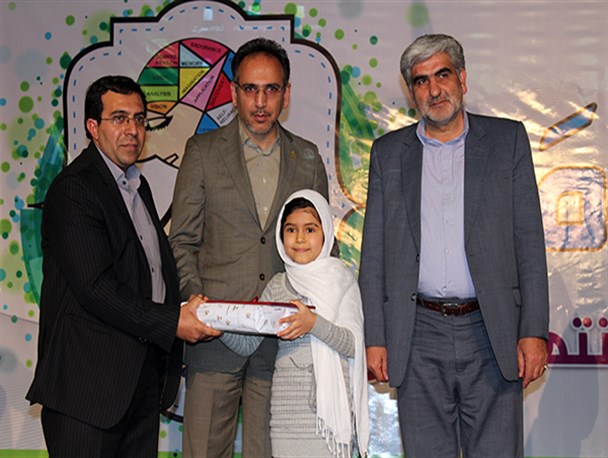 از مدال آورندگان مسابقات جهانی محاسبه ذهنی «UCMAS» استان تقدیر شد