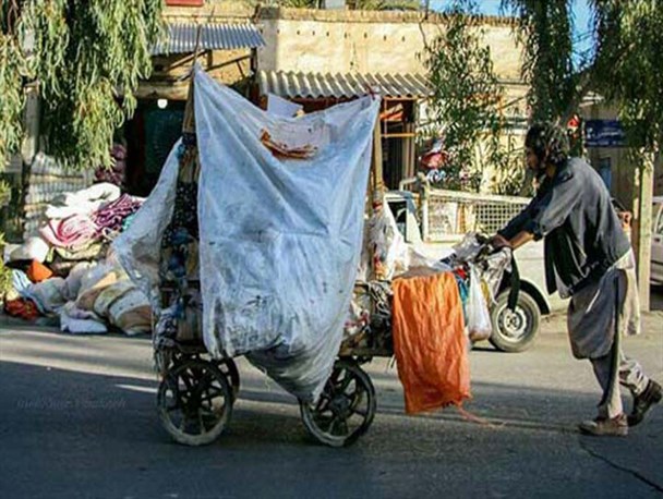 سطل های زباله ای که منبع اشتغال جوانان شد