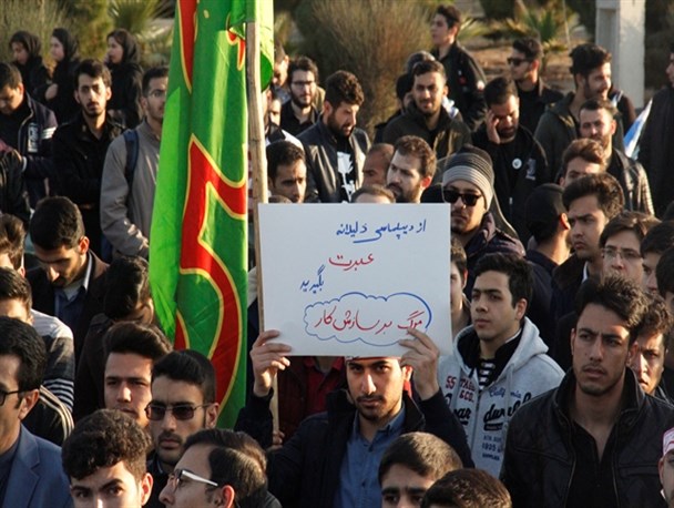 تجمع دانشجویان دانشگاه های یزد در اعتراض به جنایت اخیر آمریکا و شهادت سردار سلیمانی