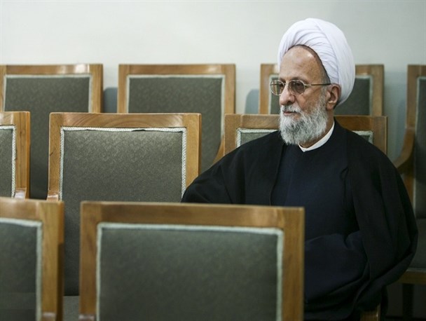 غرب قصد تخریب کامل جبهه انقلاب اسلامی را دارد/ مشت محکم آیت‌الله مصباح بر جریان استکباری انحراف