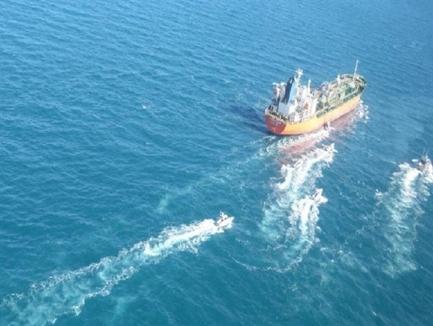 توقیف کشتی کره‌ای بدلیل ایجاد آلودگی در خلیج فارس+ جزئیات