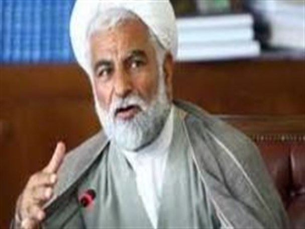 طرح سبد کالا نوعی هدر دادن بیت المال است/ صندلی ها هستند که مشکل دارند نه رئیس جمهور