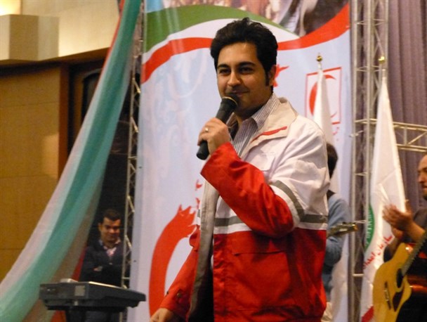 خواننده پاپ موسیقی کشورمان به عضویت داوطلبانه جمعیت هلال احمر درآمد+عکس