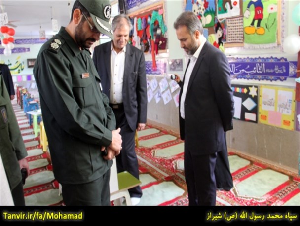 دانش آموزان امروز وارثان آینده انقلاب اسلامی هستند / معلمان نقش ویژه ای در معرفی دستاوردهای انقلاب اسلامی بر عهده دارند
