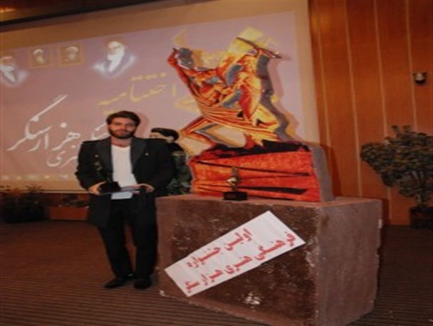 شاعر محمودآبادی نفر نخست جشنواره یاد و خاطره حماسه سازان هزارسنگر شد