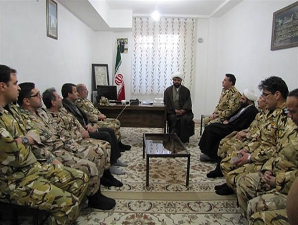 جمعی از پرسنل تیپ 281 زرهی مستقل بیستون با امام جمعه هرسین دیدار کردند