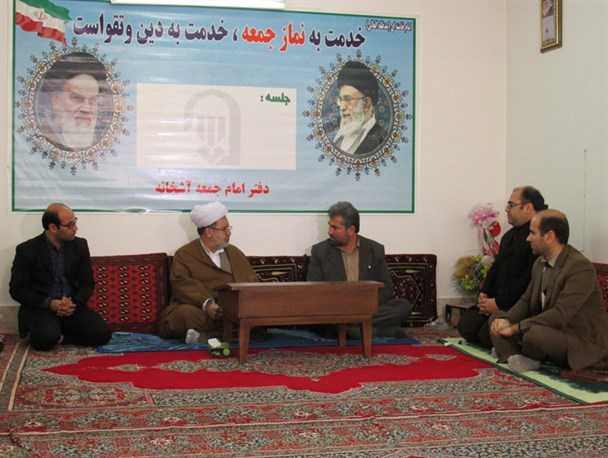 نمونه هنر انقلابی ،سرودهایی بود که در مدح انقلاب ساخته شده است و هنوز زمزمه می شود.