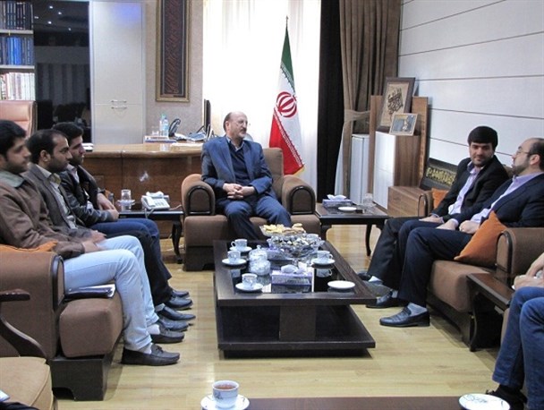دلجویی استاندار کُردستان از دانشجویان معترض به سخنرانی یک مسئول