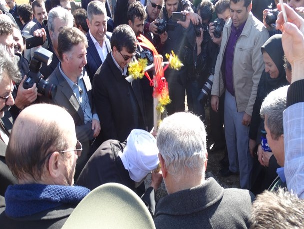 کارخانه تولید سیگار در سقز کلنگ زنی شد+عکس