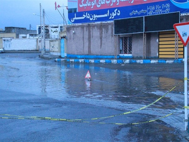 بارش باران منجر به آب گرفتگی معابر در زاهدان شد