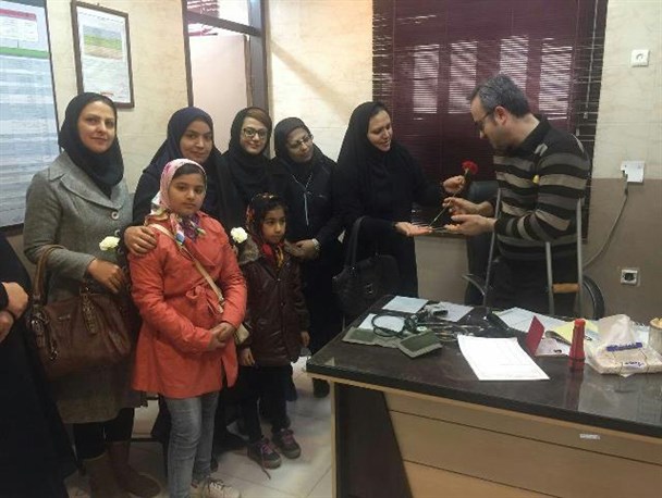 تجلیل جمعی از بانوان دیلمی از پرستاران/ تصاویر