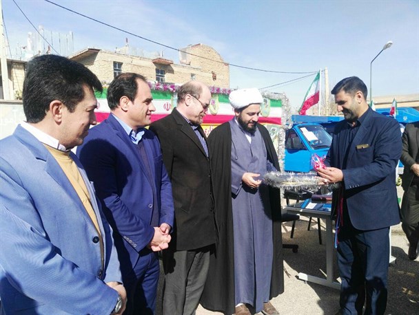 واگذاری 16 دستگاه وانت نیسان به مددجویان کمیته امداد اسلام آبادغرب+تصاویر