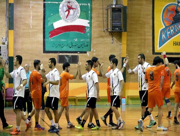 چشمک نیمه نهایی به هندبال کرمان