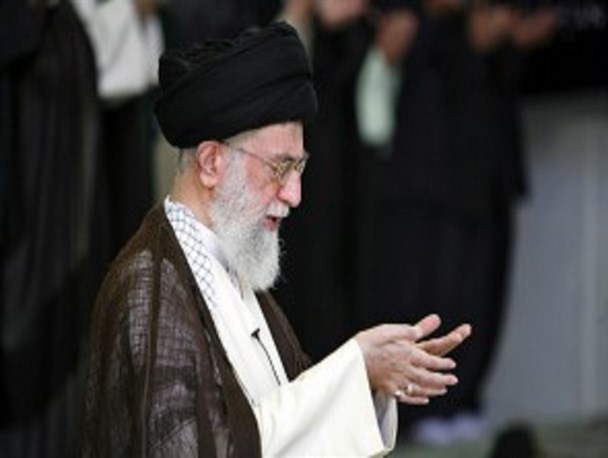 نماز بر پیکر پاک آیت‌الله واعظ‌طبسی توسط مقام معظم رهبری اقامه شد