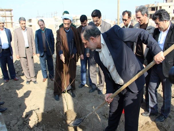 غرس نهال در پارک شهریار پلدشت/ تصاویر