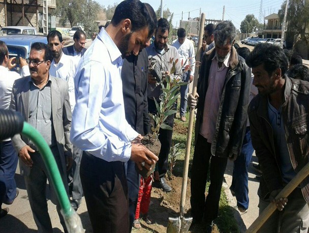 کاشت نهال توسط مسئولین و شهروندان ریگانی صورت گرفت