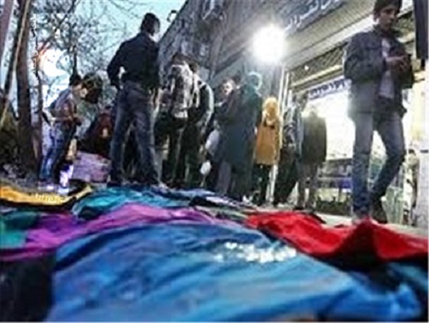 نارضایتی کسبه کرج از حضور دست فروشان/ بعضی از دست فروشان عامل مغازه داران هستند