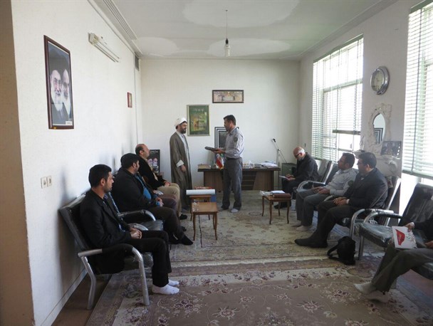 کارکنان منابع طبیعی شهرستان پاسارگاد با امام جمعه دیدار کردند