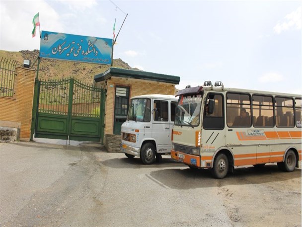 عدم توجه مسئولان به راه ارتباطی یک دانشگاه/درنگ در توجه نکردن به زیرساخت ها ظلم در حق مردم علم دوست است
