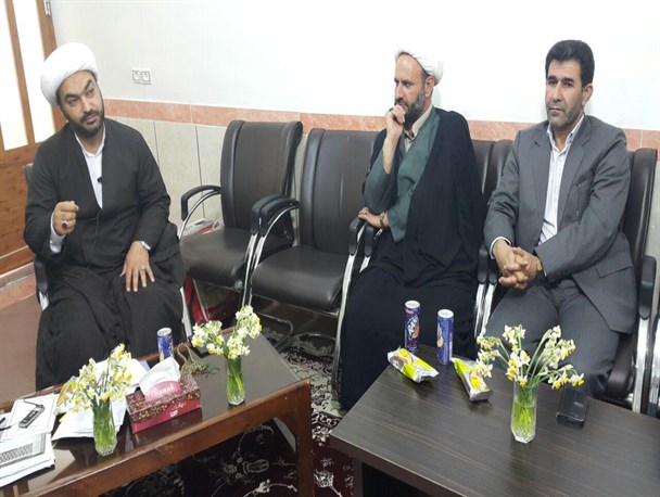 عملکردتان بی وزن است لا اقل مودب باشید