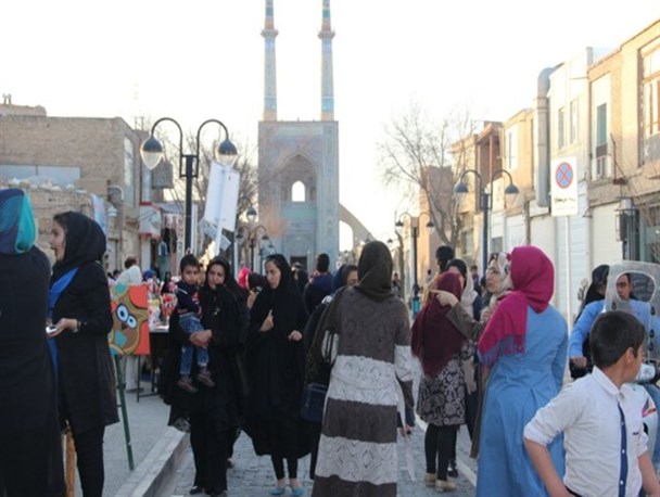 تصاویر/ حواشی برگزاری اولین بازارچه مهربانی در یزد