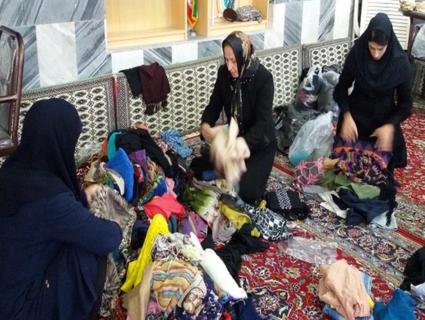 توزیع 50دست لباس به دانش آموزان استثنایی