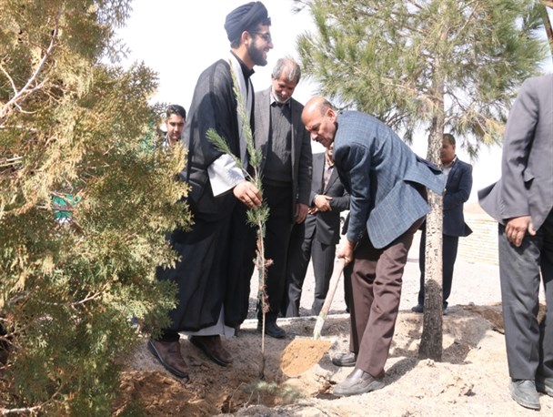 نواختن زنگ درختکاری در بجستان/ تاکید امام جمعه بجستان به افزایش فضای سبز