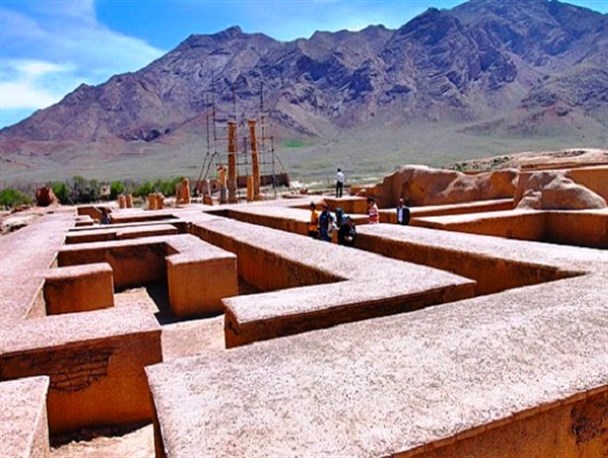 آمادگی کامل شهرستان محلات برای استقبال از مسافران نوروزی/پارک سرچشمه و آب گرم محلات؛ اهداف اصلی گردشگران