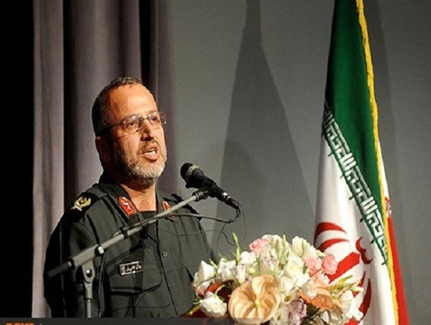 هر مسیری غیر از مسیر رهبری گمراهی است