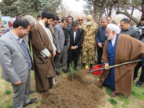 مراسم روز درخت کاری در مهاباد برگزار شد